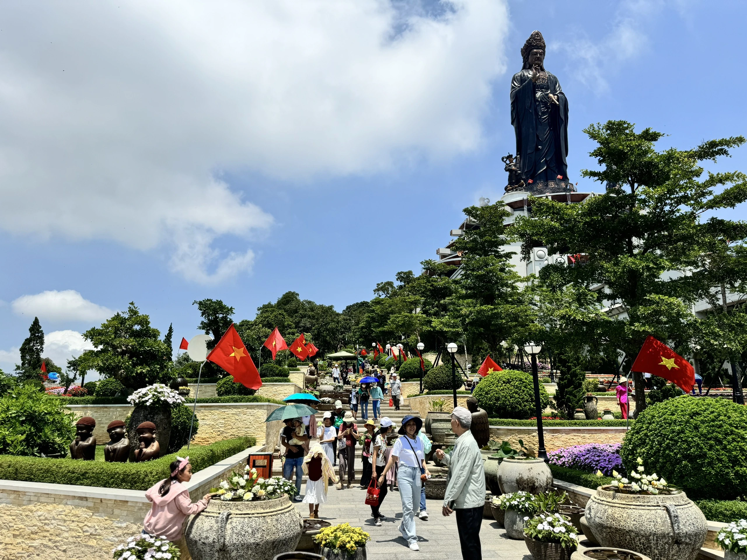 Vé Combo Cáp Đỉnh Vân Sơn - Chùa Hang + Buffet (Combo 3 in 1) - Ảnh 12